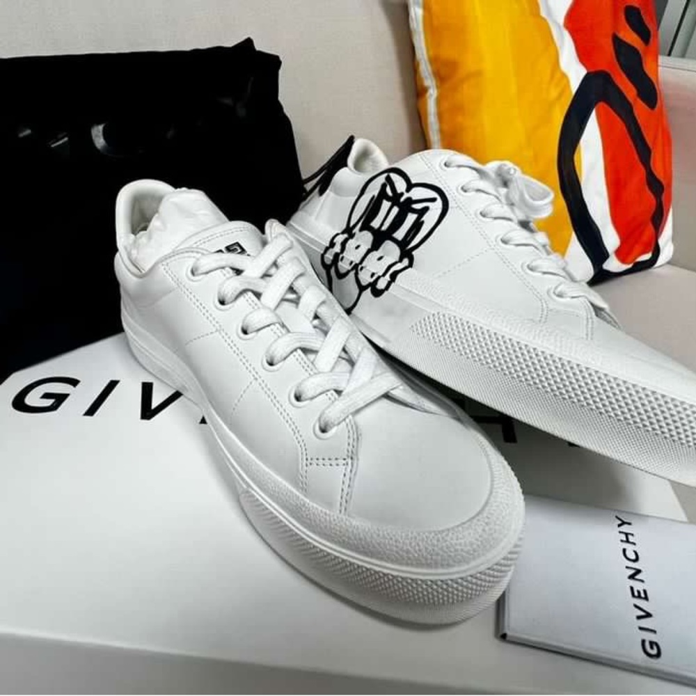 BRAND NEW GIVENCHY GRAFFITI LEATHER BLACK & WHITE MEN SNEAKER! LIMITED EDITION!